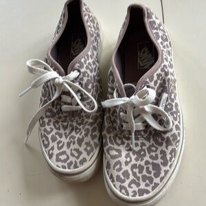 🍁💐Vans Gray and White Sneakers with Leopard Print Design
